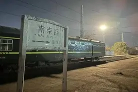 大学生夜游打卡地拍照遭电击，回应来了...图片