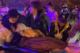 厦门环岛路突发！一位孕妇晕倒昏迷，交警火速援助图片