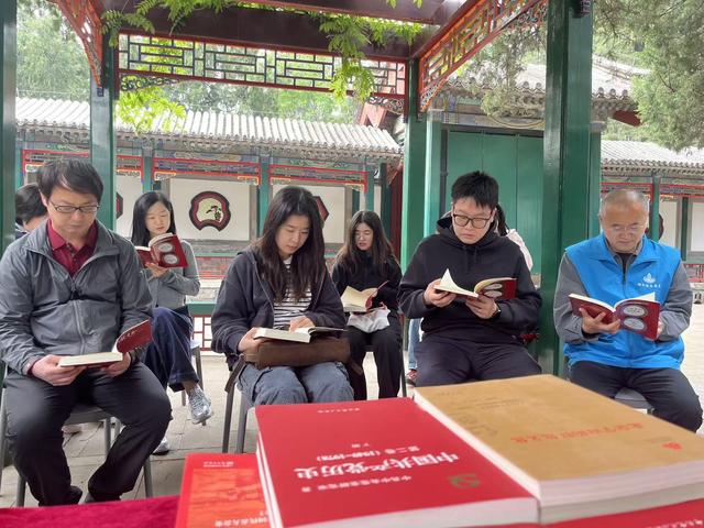 颐和园开辟多处读书区！昆明湖畔能品“书香+茶香”