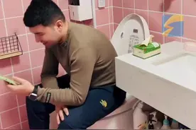 17岁高中生有“马桶拖延症” 长期坐马桶看视频一坐一小时图片