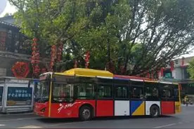 广州拟放宽“不得在公交车上进食”要求图片