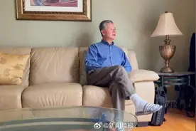 66岁华裔大叔参加相亲秀意外爆火，老年男人浪漫起来不输小鲜肉图片