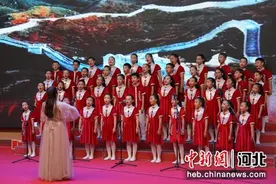 河北清苑举办“马兰花开遍太行山”合唱展演图片