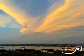 美呆了！雨后荆州惊现双彩虹+火烧云奇观图片