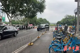 今晨，武大珞珈门周围交通已恢复正常图片