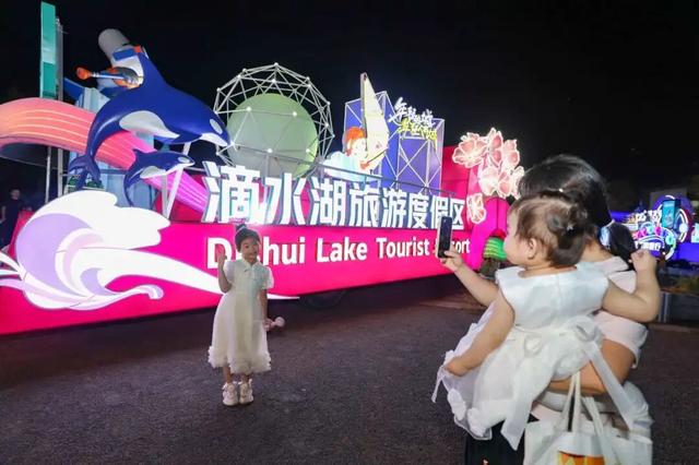 25辆花车点亮茸城夜！“泗泾有戏号”盲盒设计太惊艳，“秋季寻根十八游”+百万消费券等你来