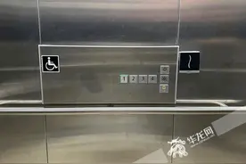 体验无障碍环境建设 残疾人代表说逛公园、购物都更方便了图片