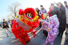 什刹海荷花市场冰雪嘉年华新春市集开幕，将持续至大年初七图片