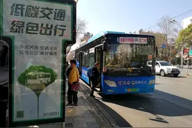 改造提升站台 数字赋能公交 曲靖公交便民利民让出行更快捷图片