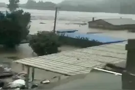 辽宁葫芦岛发生连续性强降雨：水位逼近屋顶，多个乡镇通信中断图片