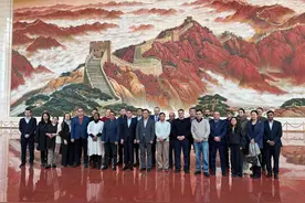 新华鲜报丨“世界对中国的发展模式感兴趣”——上合组织外宾点赞百年大党的发展成就图片