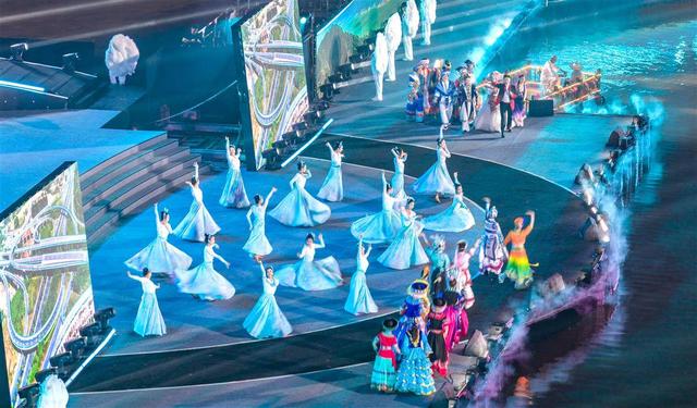 第十六届中国长江三峡国际旅游节在湖北宜昌开幕