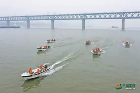 军营观察｜学习雷锋，成为“雷锋”图片