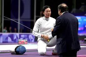 战况｜孙一文遭遇误判首轮出局 继续为团体赛全力以赴图片