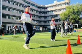 一分钟73个仰卧起坐，五年级女生打破沉寂四年纪录图片