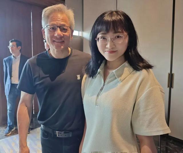 黄仁勋：希望我和数字分身一起变聪明