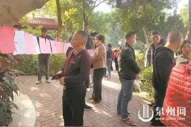 东湖公园多了个相亲角图片