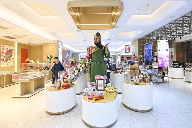 在太原钟楼街品味古今交融的烟火气