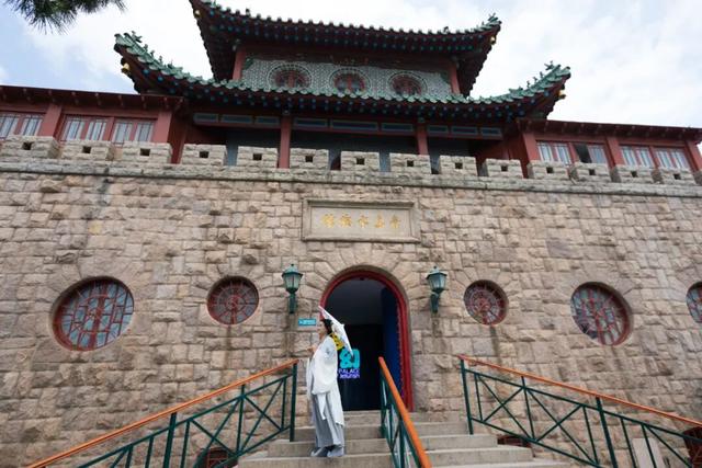 这才是青岛人私藏的城市封面！“醉美”红礁石、中国首个水族馆，年卡99元起畅玩！