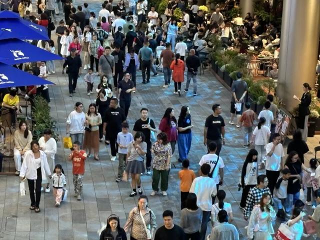 人从众！国庆首日，宜宾“名场面”来了