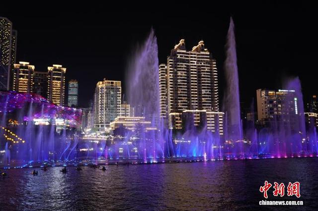 夜游百里柳江  霓虹喷泉两相宜