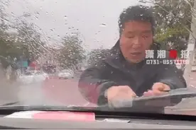 被当反面教材的男孩送父亲一辆车：父亲曾支持我当游戏代练图片