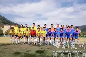 东风七中蝉联十堰市张湾区第四届中小学足球比赛冠军图片