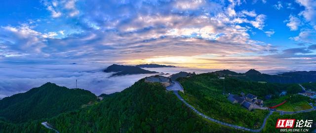 【每日一图@湖南】郴州回龙山巅：秋日云海与日出的浪漫邂逅
