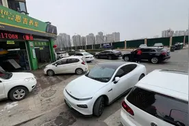 春节将至，汽车服务行业一片红火图片