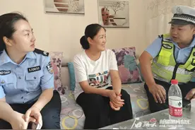 无牌三轮车上路 昌吉交警没罚还送了一辆新车图片
