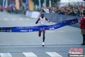 四川仁寿：2025全国半程马拉松锦标赛（第1站）鸣枪开跑图片