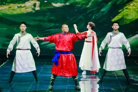 网红院长再起舞，引网友惊呼：这一刻我的民族血脉觉醒了图片