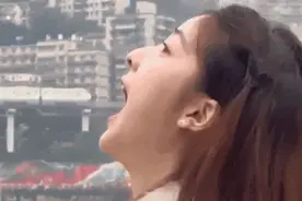 冲上热搜！轻轨登“重庆必吃榜”图片