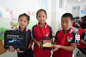 《QQ飞车手游》携手用户“做好事”，为乡村孩子捐赠科技课图片