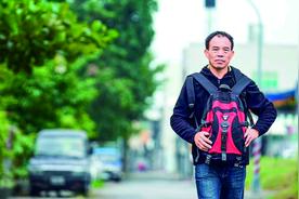 跨越海峡的“灵魂摆渡人”图片