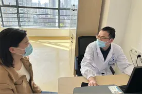 女明星“转圈扭胯”火了，医生提醒：容易伤着腰，别轻易模仿图片