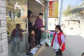 清镇市暗流镇：敲门暖心 共话生育新政策图片