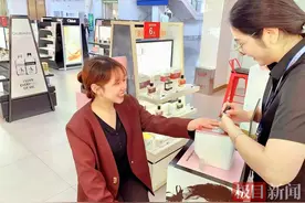 15秒绘制一只手指甲面，武汉天河机场上新AI美甲机图片