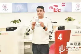 泉州发放首张外国人“证卡合一”社保卡图片