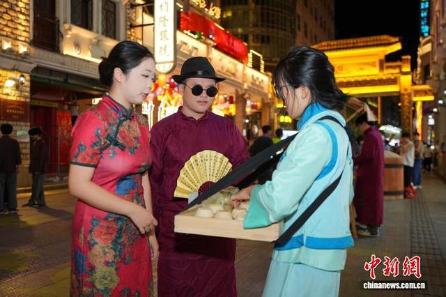 广西梧州推出沉浸式主题游 民众“穿越”感受岭南文化