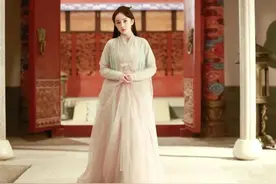 杨幂回应“3亿元对赌协议”：江湖传闻，别把她摆在受害者位置，曾10多次遭抢注商标均被驳回图片