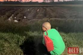 “为弟追凶27年”姐姐重回案发地，亲历者：凶手腰间挂刀 到教室喊走受害人图片