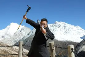 一个导游，全网竟有2500万黑粉，却是杭州D类人才，凭什么？图片