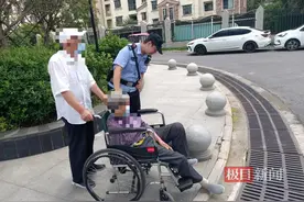 七旬婆婆在地铁站不慎摔倒受伤，民警、辅警及时救助送医图片