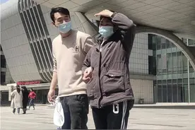 割肝救妻10月后妻子仍不幸去世，男子：不后悔，带着她的爱继续养育两个孩子图片