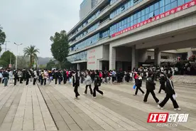 专业招录比高达470%  两千余名学子参加湖南汽车工程职业大学单招图片