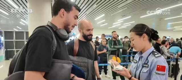 各地非遗民俗“串珠成链”点亮佳节 “到中国过春节”成为新潮流新风尚