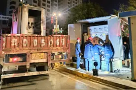 德江金宏公司：彻夜奋战 全力抢修配电箱恢复供电图片