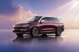 赛力斯董事长张兴海：问界M9首年交付15万！问界M8小订订单突破47000台，2025款问界M9小订订单突破23000台图片