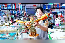 记者探访|日照海鲜中秋寄递热情高涨 快递揽收点业务增量600%图片